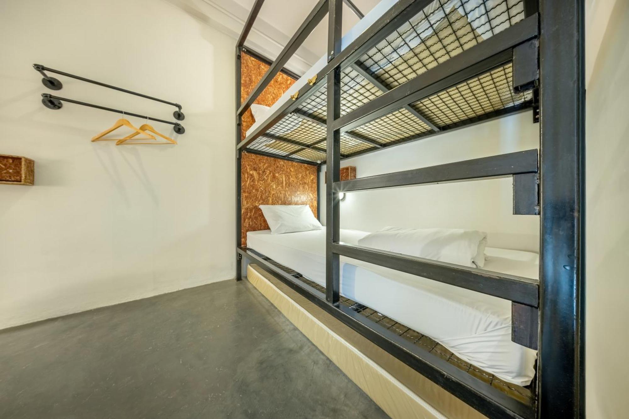 Ralph Bangkok Hostel Exterior photo