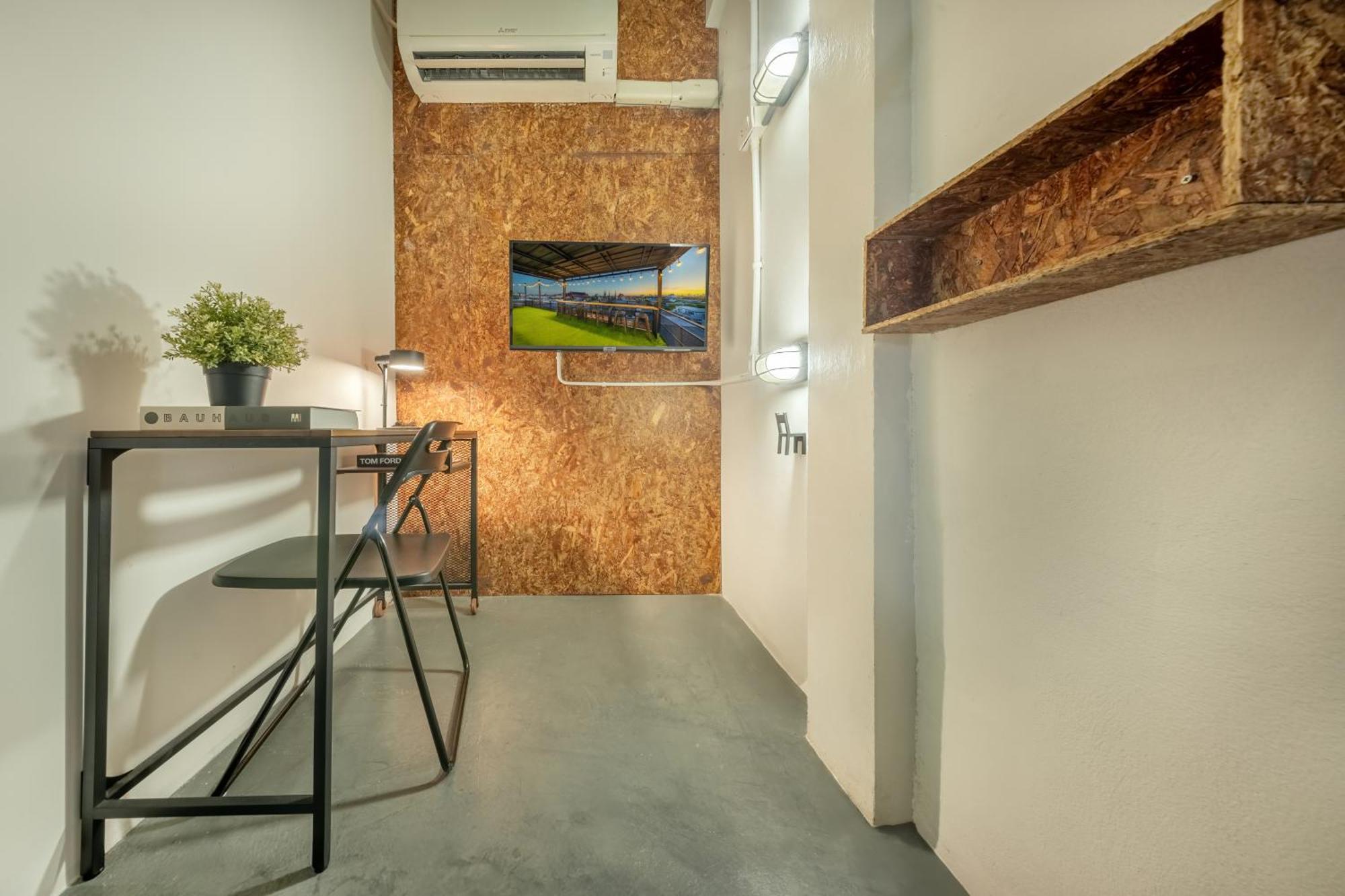 Ralph Bangkok Hostel Exterior photo